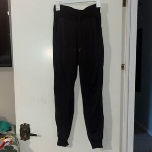 Lululemon women’s joggers. Size unknown, likely a 2